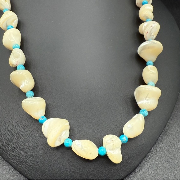 Elegant Vintage Cream Carved Shell and Turquoise Beaded Necklace - Picture 16 of 16